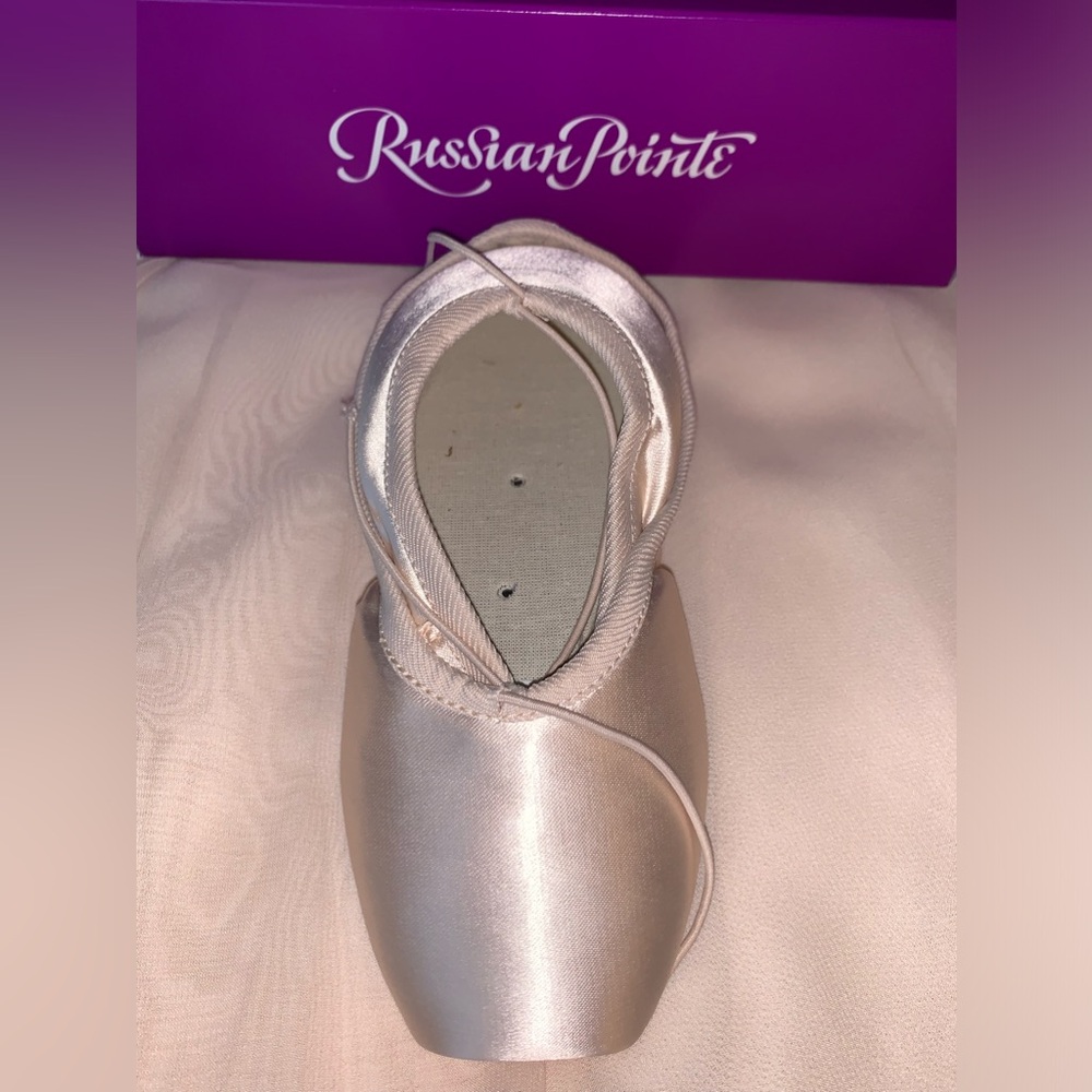 Russian Pointe Entrada Pro U-Cut Drawstring Pointe Shoes:Size 37.5 W3 V2 FM~NEW